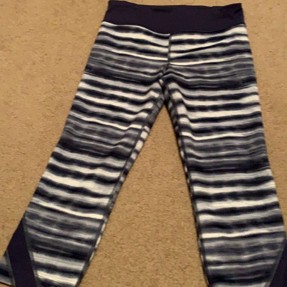 Women’s under armour running capris size small